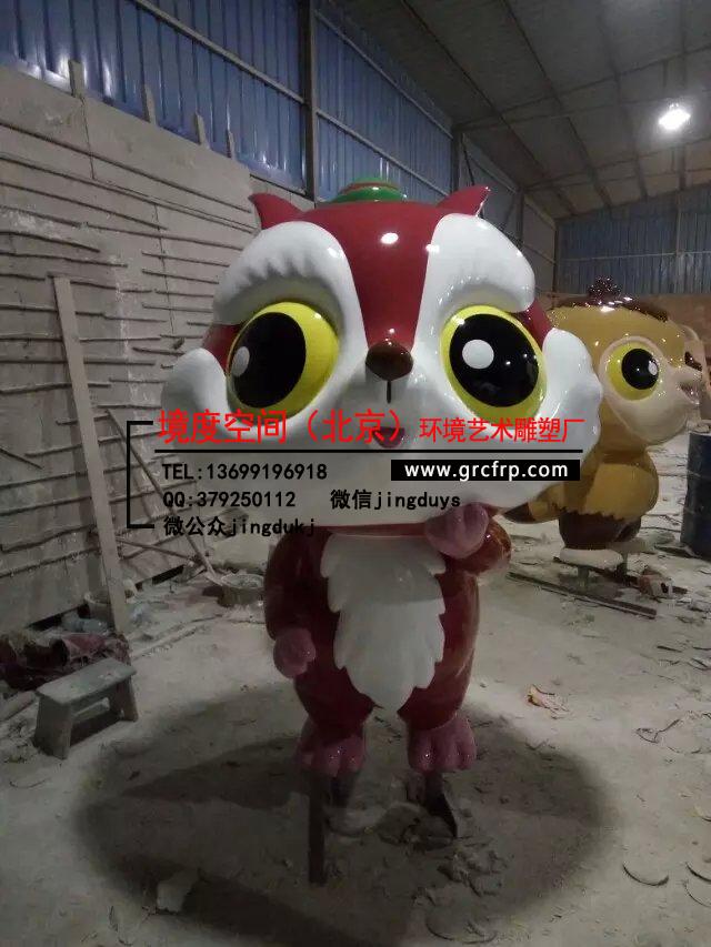 境度空间(北京)环境艺术雕塑有限公司,总厂位于通州区漷县镇,并在山东菏泽市设有分厂,是以生产加工,设计制作,施工安装,销售服务为一体的民营机构,制作团队主要由美术学院环境系、雕塑系、建筑艺术系、模型制作师,翻模制作师等专业的精英位背景,专业生产制作广场雕塑、城市雕塑、公园主题雕塑、校园雕塑、玻璃钢雕塑、玻璃钢卡通雕塑、商业雕塑、玻璃钢装饰工程、玻璃钢制品、玻璃钢异型、玻璃钢家具、玻璃钢游乐设备、玻璃钢休闲座椅、玻璃钢花盆、商业美陈制作、泡沫雕塑、园林景观雕塑、生态园景观、GRC水泥构件、水泥雕塑、罗马柱、